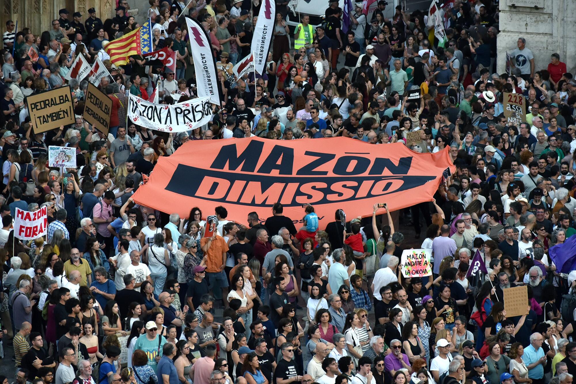 Séptima manifestación Mazón Dimisisó, dia de la huelga - 11